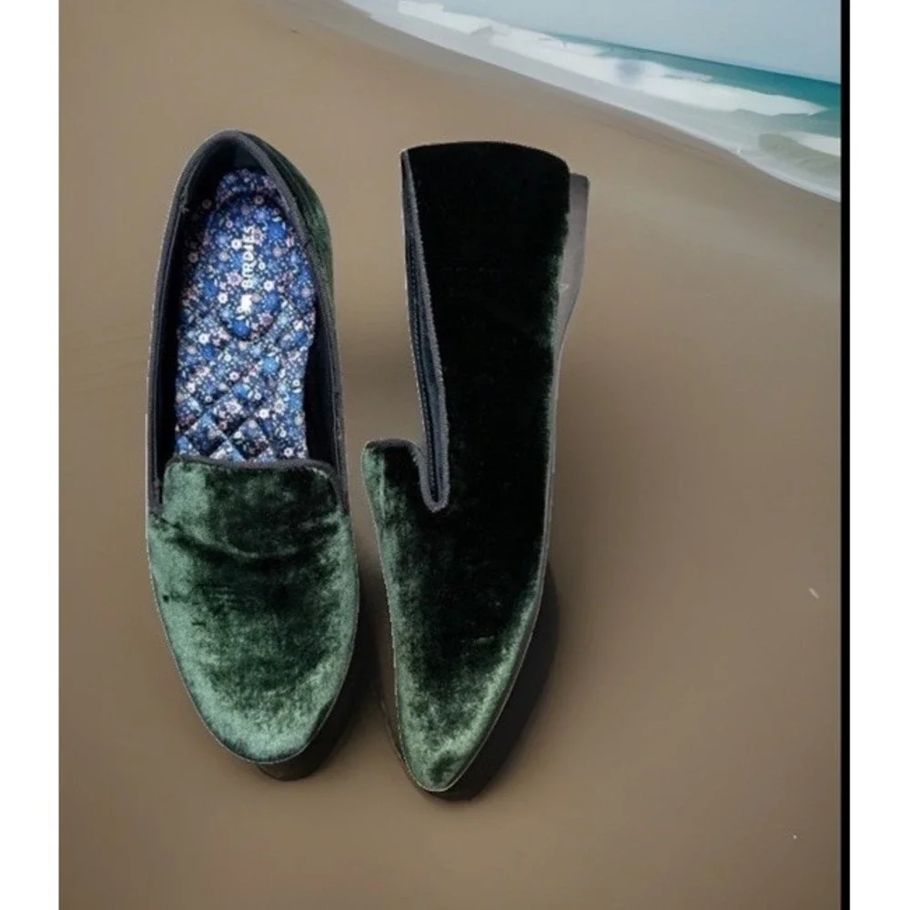 Birdies starling Green velvet  flats slip on loafer Size 7.5